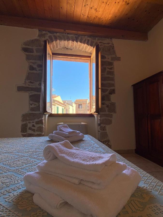 فندق La Vecchia Torre بوسا المظهر الخارجي الصورة