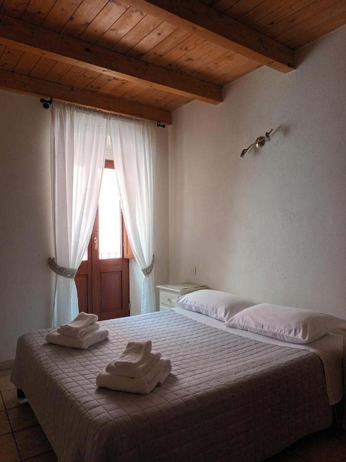 فندق La Vecchia Torre بوسا المظهر الخارجي الصورة